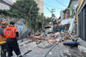 EXPLOSÃO DESTRÓI CASAS E DEIXA MORTO EM SÃO PAULO