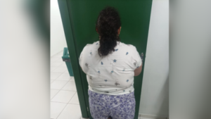 MULHER É PRESA APÓS FINGIR SER ADOLESCENTE E ENGANAR FAMÍLIA POR MAIS DE UM ANO