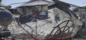 TERREMOTO DE 7,8 ATINGE FILIPINAS E DEIXA RASTRO DE DESTRUIÇÃO